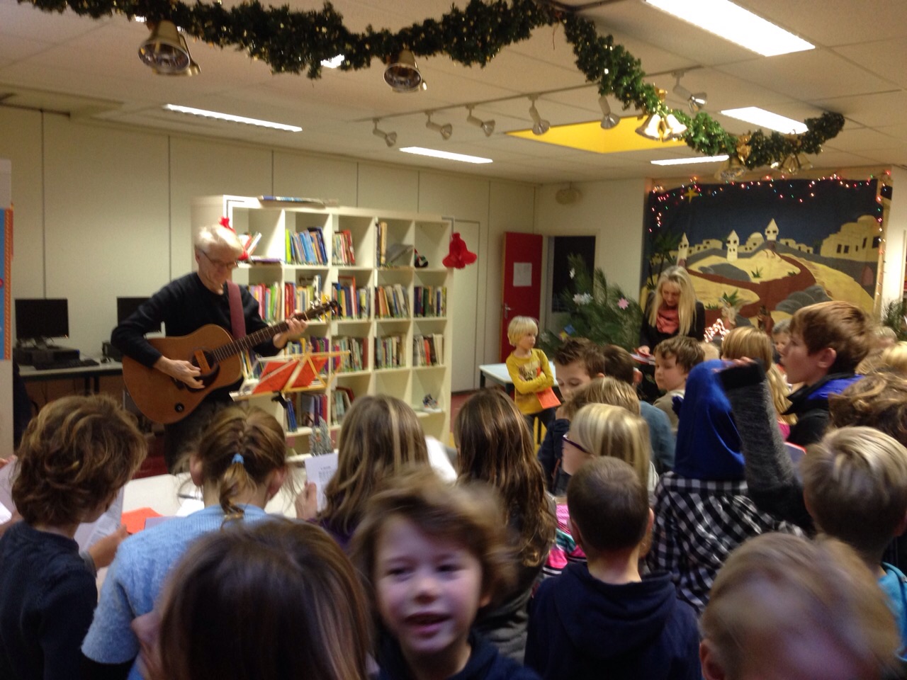 kerstliedjes zingen met Peter.