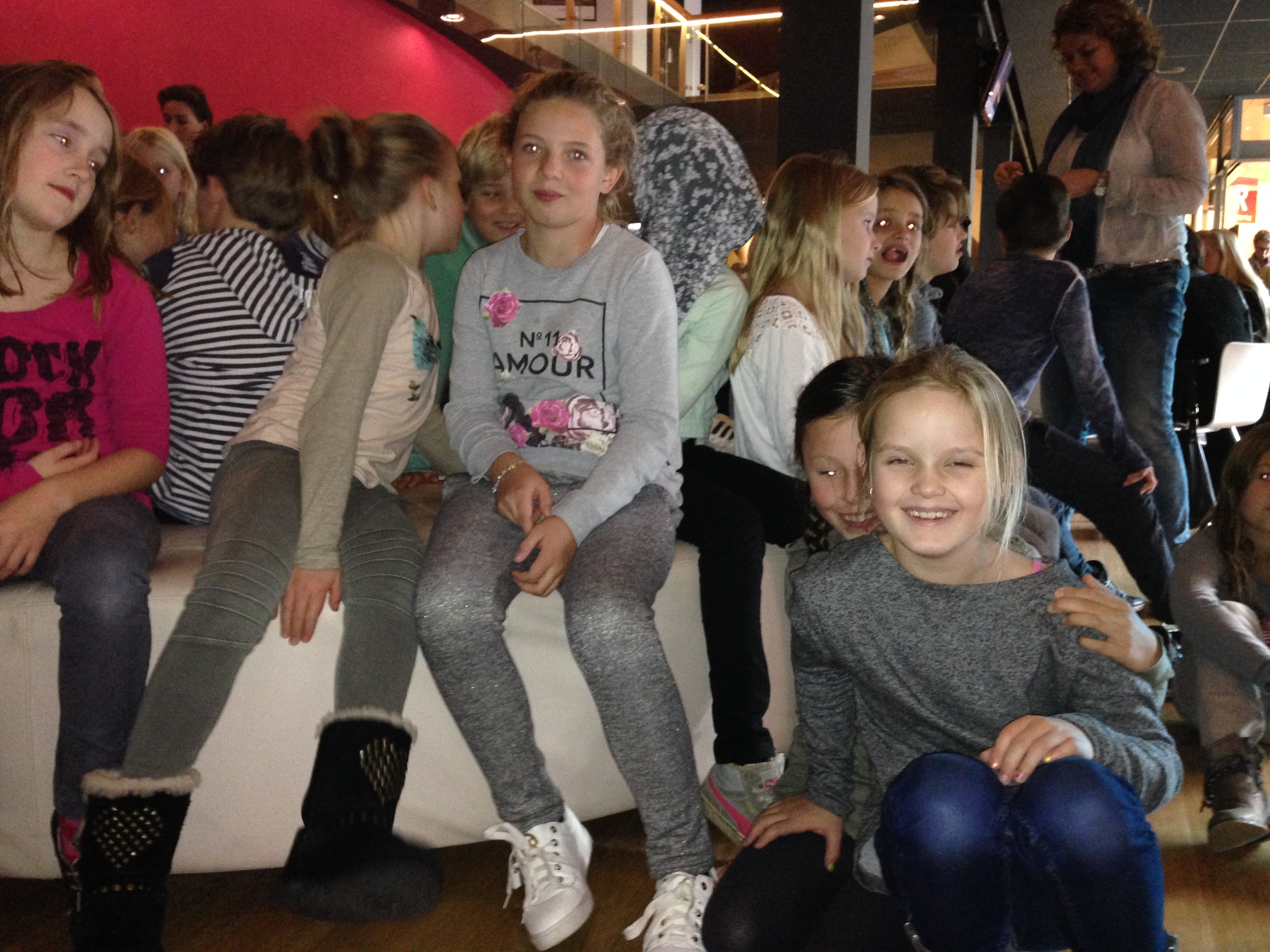 De groepen 4/5 en 5/6 naar een voorstelling in de Vest.