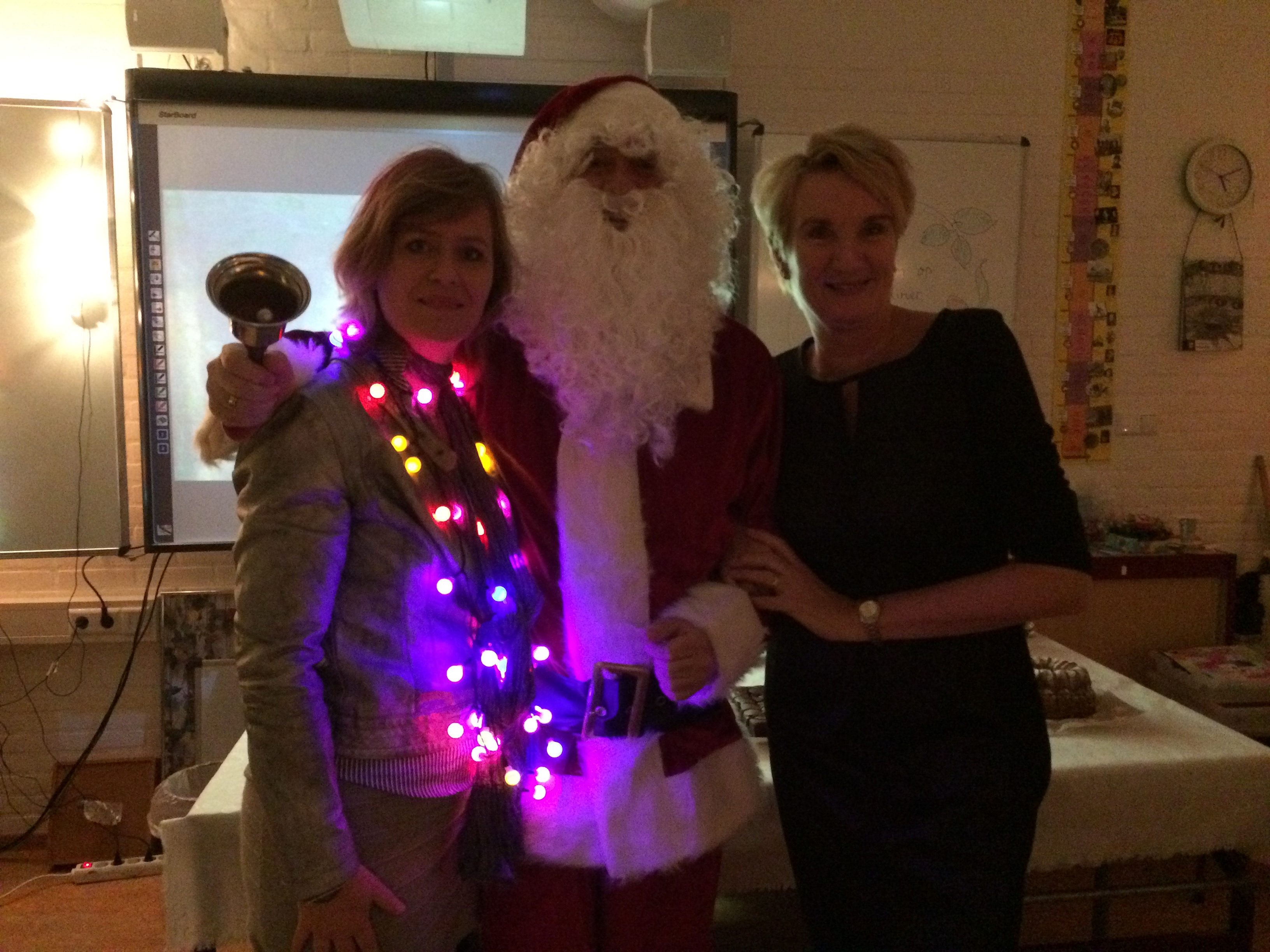 Kerstman en de juffen groep 7