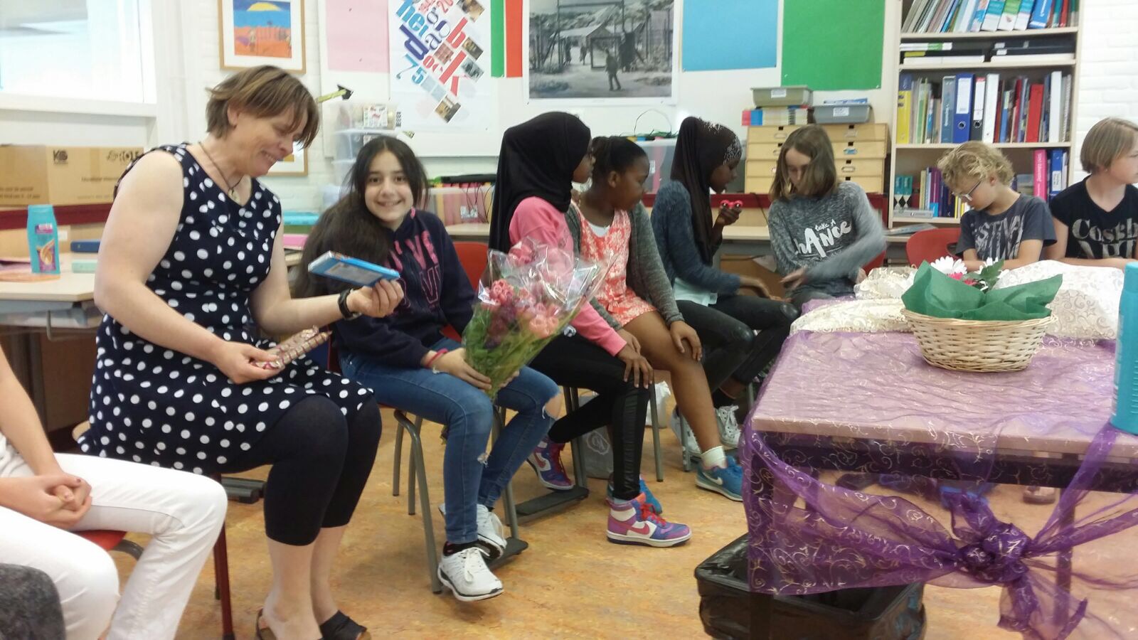 groep 7 en de juffenverjaardag